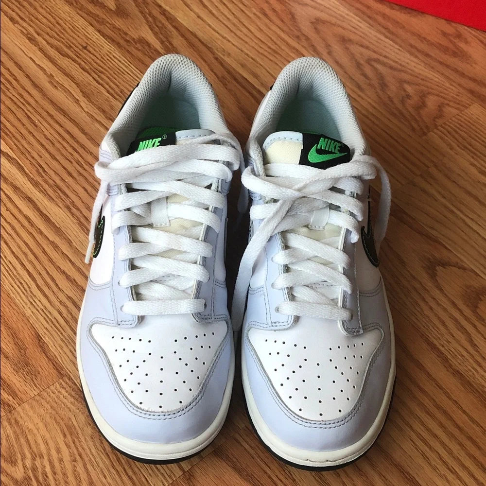 NIKE DUNK LOW